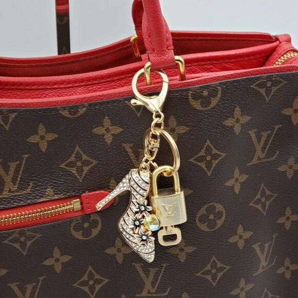 100% Auth Louis Vuitton Lock & Key with unbranded Bagcharm, Keycharm, Keychain - Picture 1 of 7